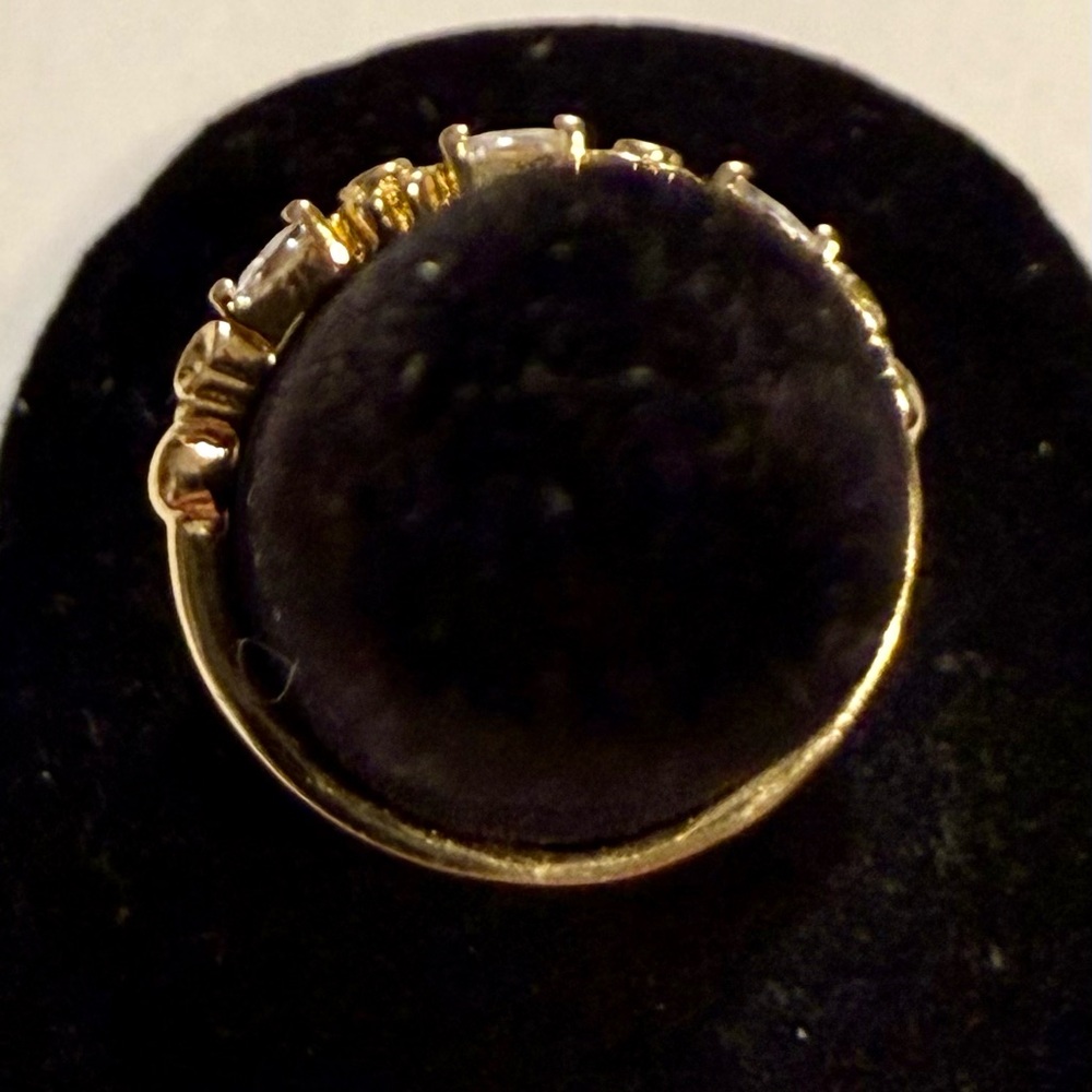 Ring - size 8-8.25 - gold tone w/ clear crystals - tiny daisies - New! - Picture 5 of 10
